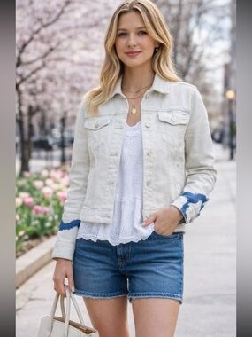 NWT MOTHER The Pocket Bruiser Light Wash Denim Trucker Jacket  Size S
